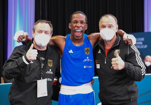 Weltcup-Sieg für Schweriner Boxer. Mittelgewichtler Kevin Boakye- Schumann vom Olympiastützpunkt Schwerin hat am Sonnabend seinen Finalkampf beim Cologne Boxing Worldcup 2021 gewonnen.