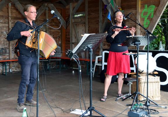 Das Duo „Sveriges Vänner“ präsentiert Lieder aus Schweden im Freilichtmuseum Mueß, Foto: Privat
