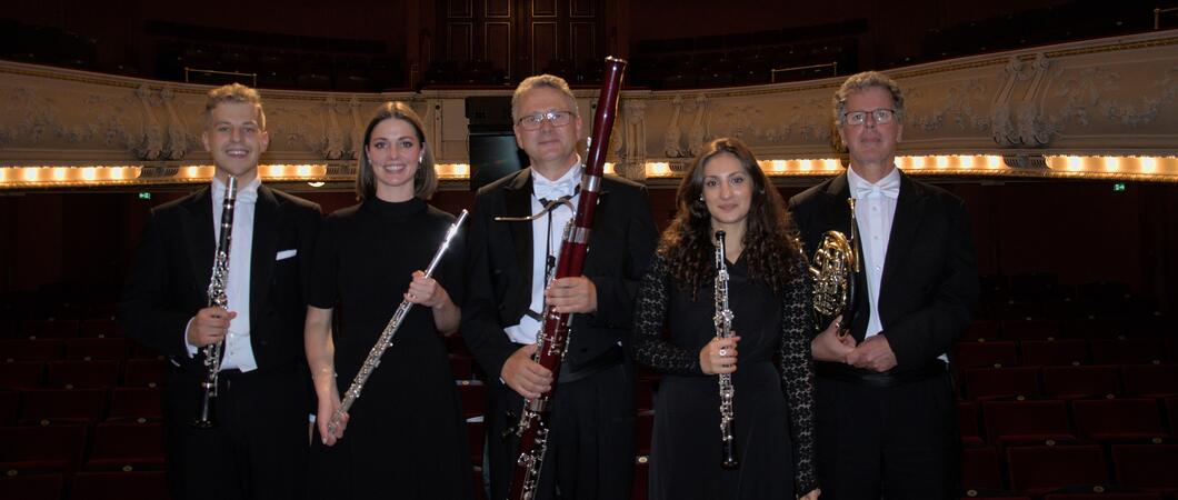Max Scheel (Klarinette), Cassandra Slater (Flöte), Holger Petzold (Fagott), Demre Erdem (Oboe) und Christoph Moinian (Horn) spielen beim 1. Kammerkonzert der Spielzeit, Foto: Mecklenburgisches Staatstheater