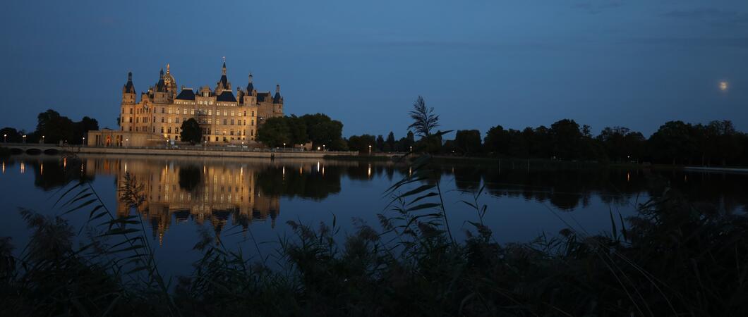 Wer mit offenen Augen durch unsere schöne Landeshauptstadt Schwerin geht, entdeckt immer wieder etwas Neues, Ungewöhnliches, oder auch Aufregendes.