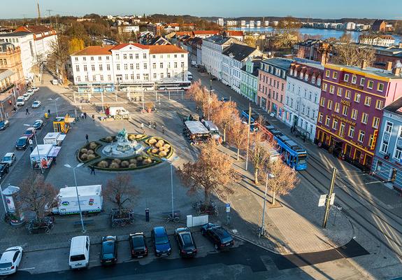 Der Bahnhofsvorplatz wird vielleicht zu größten Baustelle der Stadt