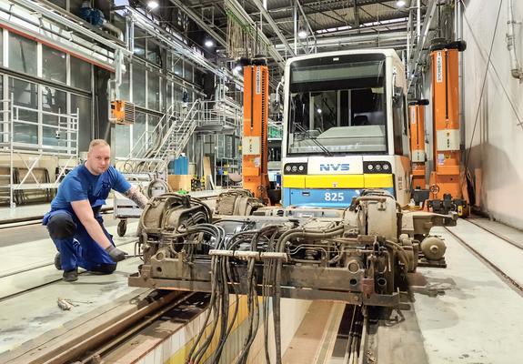 Damit die Straßenbahn buchstäblich reibungslos über die Schienen gleitet, sind top gewartete Drehgestelle unerlässlich.