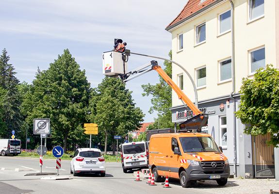Baubeginn wird der 6. Juli sein. Ab dem Tag, an dem die Brücke für den Autoverkehr gesperrt wird, werden auch die Ausweichstraßen zu den Geschäften der Innenstadt und zum Schlosspark-Center freigegeben.