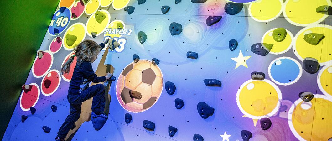 Das sportliche Freizeitvergnügen mit hohem Gamingfaktor lässt sich auf 60 Quadratmetern in der Bornhövedstraße erleben, Foto: ValoClimb