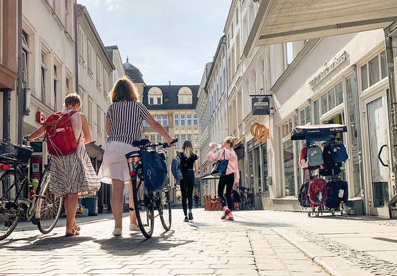 Die Landeshauptstadt kann aufatmen: Die Läden, Restaurants und Cafés sind wieder geöffnet, die Bühnen werden erneut bespielt.