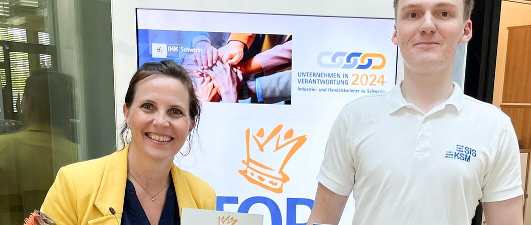 Bereits zum siebten Mal in Folge hat die Industrie- und Handelskammer zu Schwerin den kommunalen IT-Dienstleister SIS|KSM als TOP-Ausbildungsbetrieb ausgezeichnet. Damit beweist das Unternehmen einmal mehr, wie sehr es sich für den Nachwuchs einsetzt.