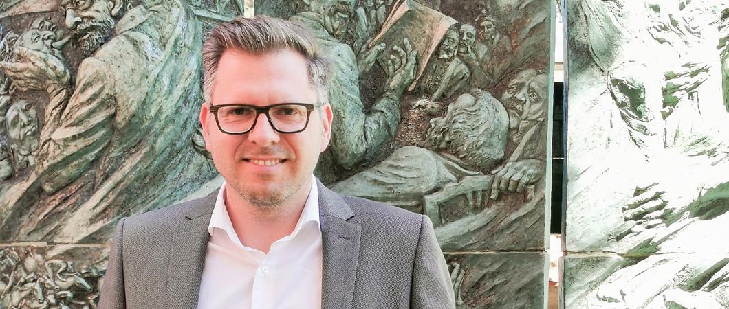 Manch einer kennt den 45-Jährigen noch aus dem Ideen- und Beschwerdemanagement der Stadt unter OB Norbert Claussen – heute nehmen ihn die Schweriner aber überall dort wahr, wo Kultur ist.