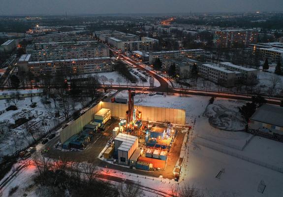 Die Landeshauptstadt hat ein ehrgeiziges Ziel: Sie will bis zum Jahr 2035 CO2-neutral werden. Die Nutzung der Erdwärme ist für die Stadtwerke Schwerin deshalb ein Beitrag zur nachhaltigen und klimafreundlichen Energiegewinnung.