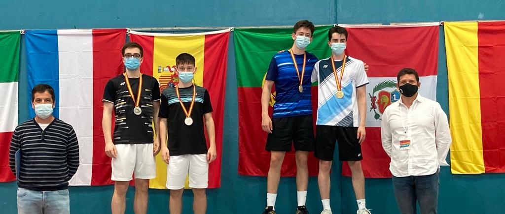 Ein riesen Ding ist Luca Wiechmann, dem jungen Badmintontalent des BSC 95 Schwerin am vergangenen Wochenende geglückt. Bei den Spanish U17 International 2021 auf Ibiza holte er zusammen mit seinem Hamburger Doppelpartner Eric Teller Silber