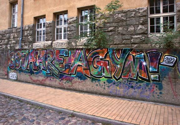 „Gemeinsam zum Abitur“, so lautet das Motto des Abendgymnasiums Schwerin, an dem sich im Moment schon die  Anmeldelisten für das neue Schuljahr 2023/24 füllen. Um in den direkten Kontakt mit Interessenten zu kommen, lädt die Schule in die Goethestraße 74