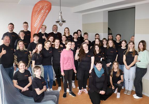 Vom 17. bis zum 19. November haben 24 Jugendliche und 2 Pädagoginnen die Medienscouts MV-Ausbildung durchlaufen.