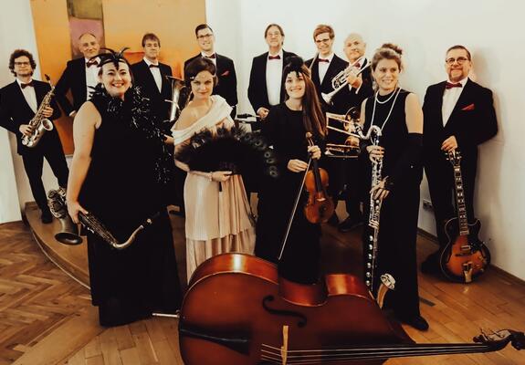 Die Lesung wird begleitet vom Astoria Salonorchester, Foto: A. Junker