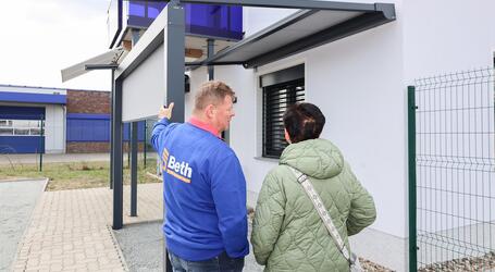 Der Montagebetrieb Beth im Gewerbegebiet Schwerin Süd überzeugt nicht nur mit Markenqualität, Funktionserlebnis und persönlicher Beratung – auf die Produkte namhafter Hersteller gibt es bis zu fünf Jahre Garantie.