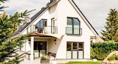 Wittenförden oder Consrade – zwei attraktive Baugebiete vor den Toren Schwerins bieten die perfekte Grundlage für das individuelle Eigenheim. Mit Elbe-Haus® wird der Traum vom eigenen Haus stressfrei und maßgeschneidert Wirklichkeit.