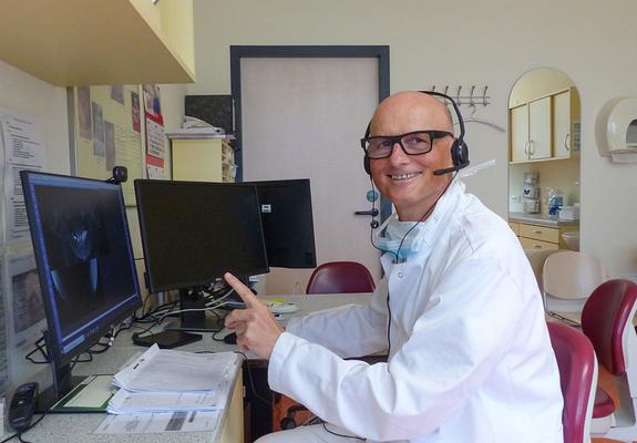 Prof. Bschorer nimmt sich in den Videosprechstunden viel Zeit fürs Erklären