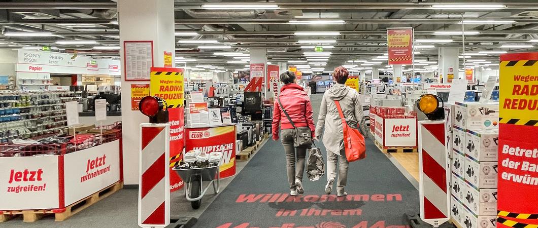 Schnäppchenjäger können sich wieder einmal die Hände reiben: Bereits seit dem 17. Oktober läuft ein großer Rausverkauf im MediaMarkt Schwerin im Schlosspark-Center mit jeder Menge Abräumangebote. Hintergrund ist der Umbau des kompletten Marktes.