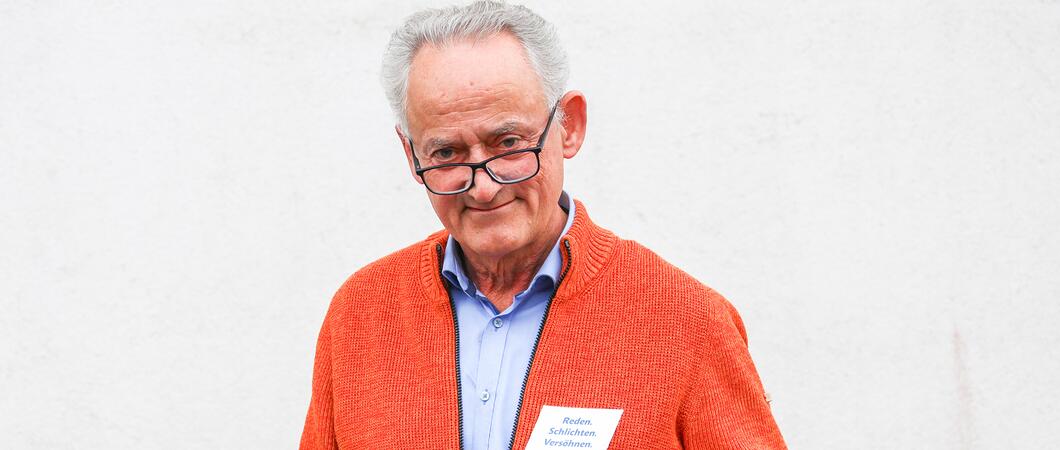 Eine Schiedsstelle hat die Aufgabe, Streitigkeiten zwischen Bürgerinnen und Bürgern untereinander oder auch mit Firmen, Vereinen oder sonstigen Einrichtungen zu schlichten, einen Vergleich herbeizuführen