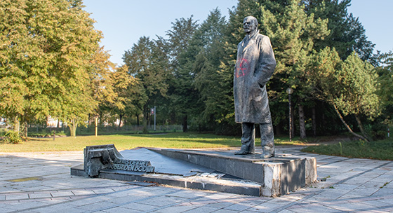 Skulptur-Denkmal Lenin-Hamburger-Alle Grosser-Dreesch-Schwerin c maxpress liste