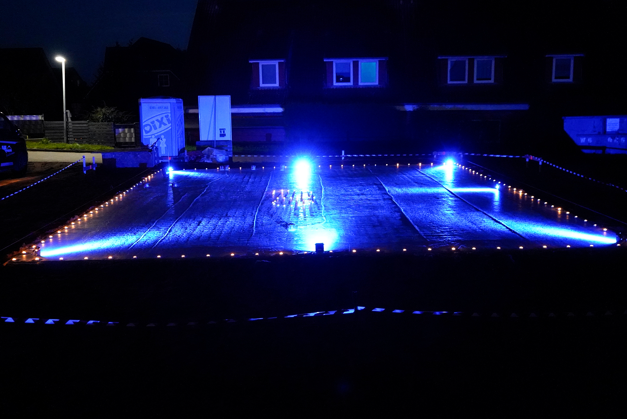 Wir realisieren für unsere Kunden auch gerne außergewöhnliche Events wie ein Bodenplattenlichterfest