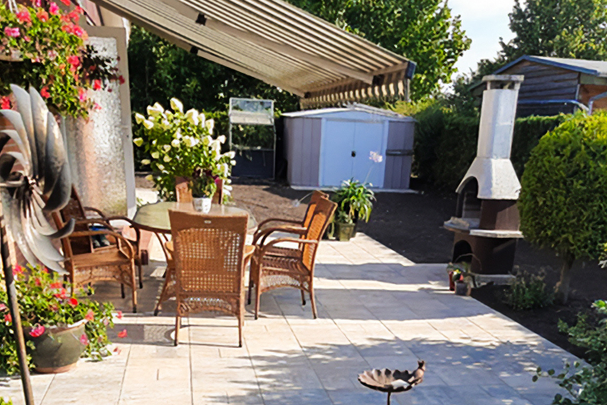Kleinaufträge privater Kunden für das Heckeschneiden oder Pflastern einer neuen Terrasse oder Firmenaufträge, wie zum Beispiel den Bau einer neuen Zaunanlage der Stadtwerke Schwerin wertden erledigt